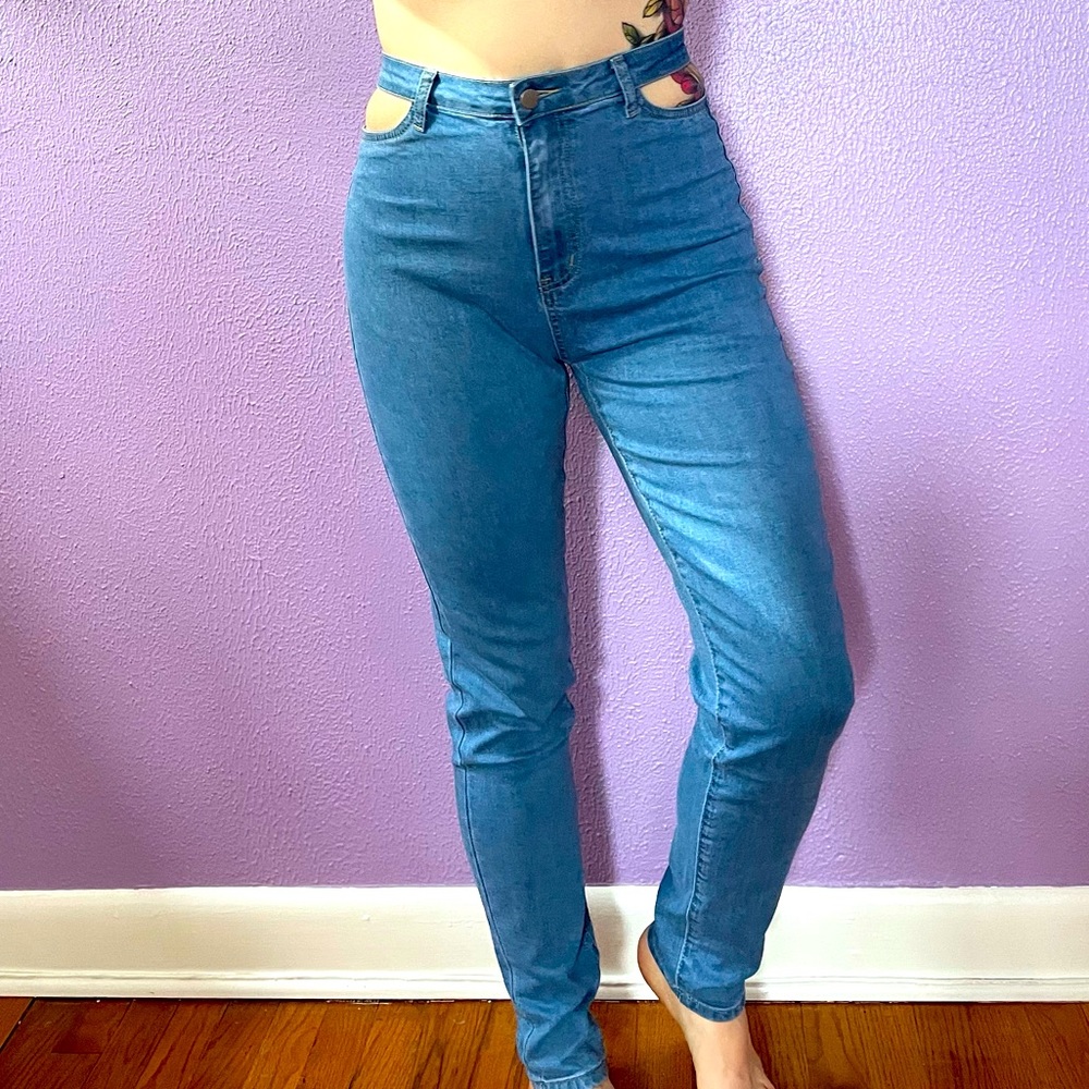 Very trendy cutout jeans, new